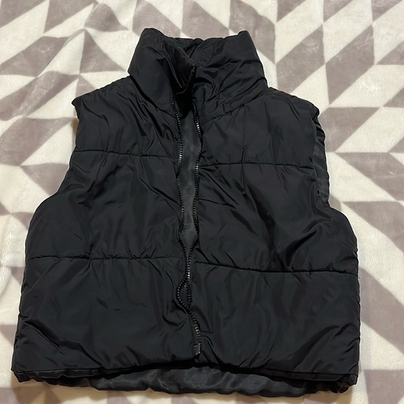 SHEIN Jackets & Blazers - SHEIN cropped puff vest